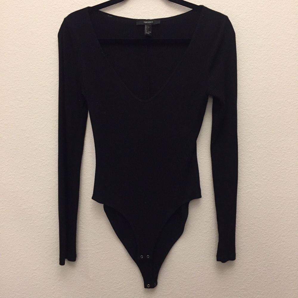 💐 Black V-Neck Ribbed Knit Bodysuit